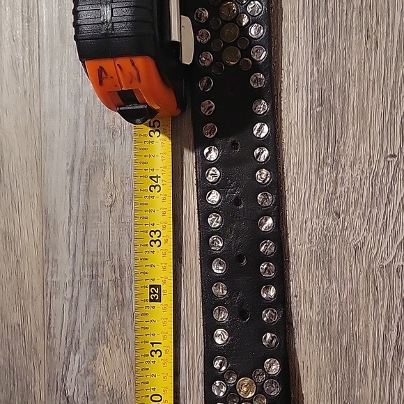 Will leather goods studded belt - Picture 9 of 9